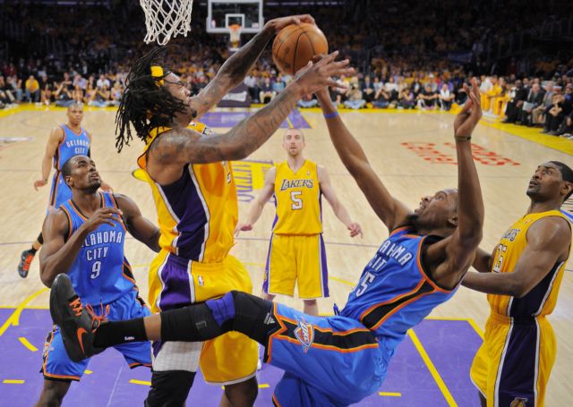 Νίκες με ανατροπές για Λέικερς και Φιλαδέλφεια